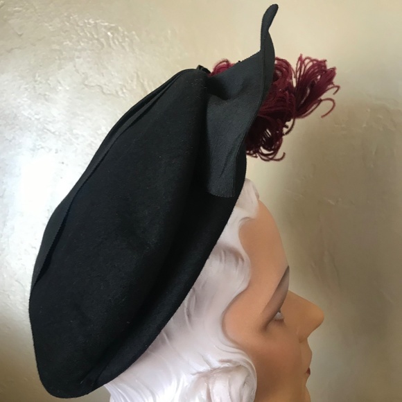 ENCHANTING 1940s' BLACK FELT BERET WITH BURGUNDY OSTRICH FEATHER + FABRIC BOW - Picture 8 of 13